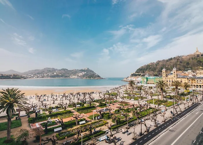 Alderdi Eder By People * San Sebastián